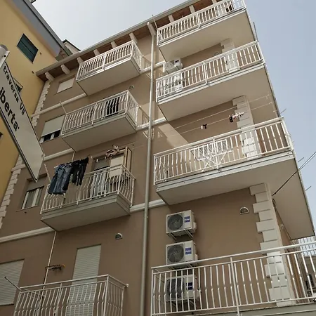 דירה Palazzo Buscema - & קרוטונה